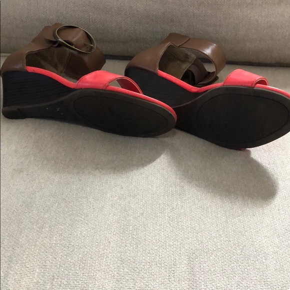 Coral and tan wedge - Picture 2 of 2